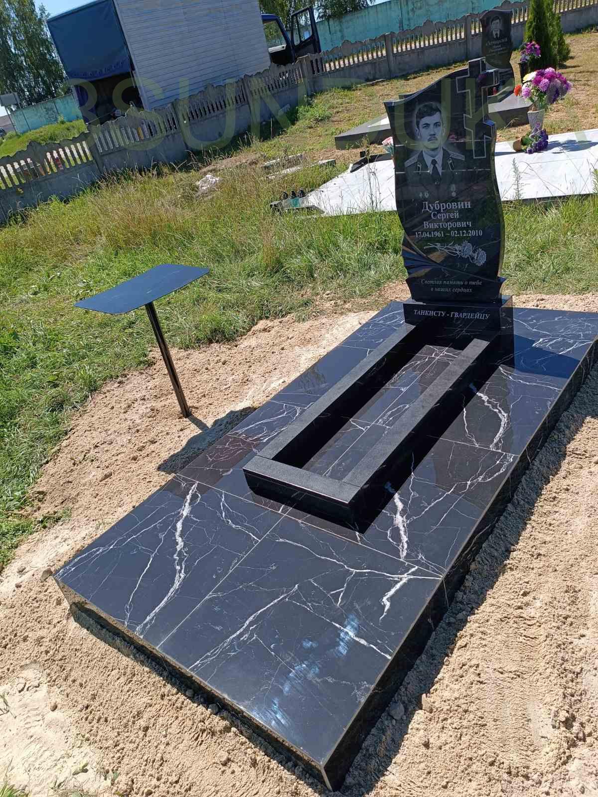 памятники из гранита цены на могилу фото