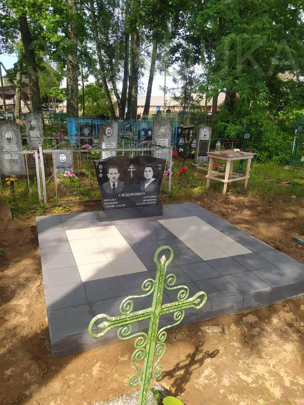 памятники из гранита фото