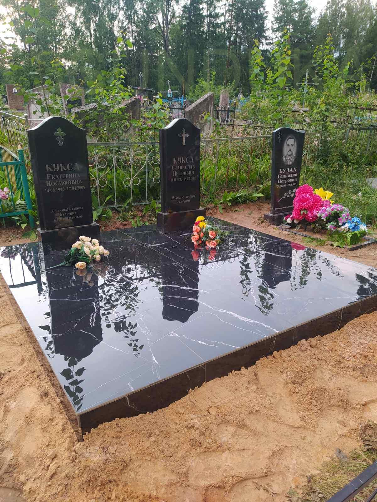 памятники на могилу из гранита